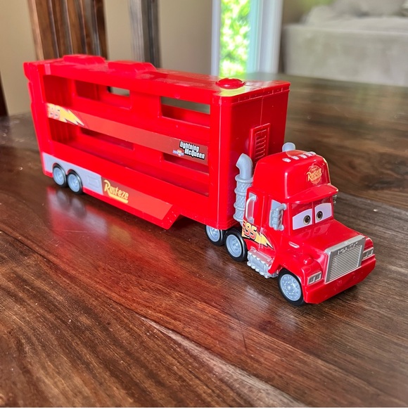 Disney Pixar Cars Mini Mac Hauler and Mini Cars Bundle - Picture 4 of 6